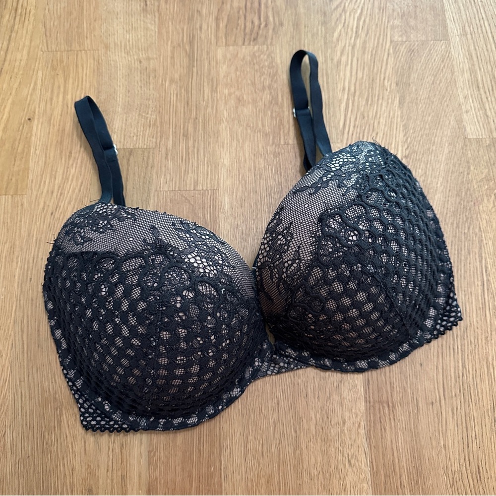 Victoria's Secret 32DDD Very Sexy Push Up Black Lace Underwire Bra